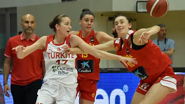 18 Yaş Altı Kız Basketbol Milli Takımı, İspanya'ya 78-64 mağlup oldu

