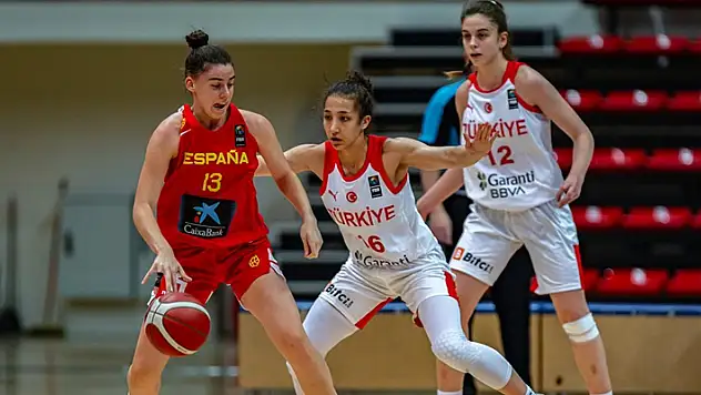 18 Yaş Altı Kız Basketbol Milli Takımı, İspanya'ya mağlup oldu
