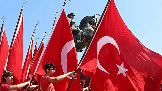 19 Mayıs Atatürk'ü Anma, Gençlik ve Spor Bayramı tüm yurtta kutlanıyor
