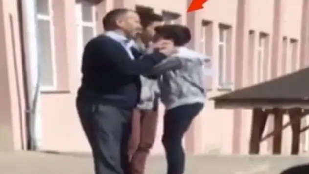 19 Mayıs provalarında öğrencilerini döven müdür yöneticilik görevinden alındı