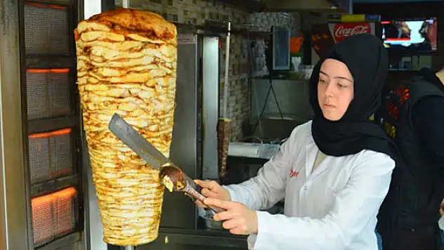 19 yaşında kadın döner ustası