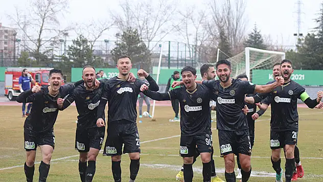 1922 Konya 6 puanlık virajda
