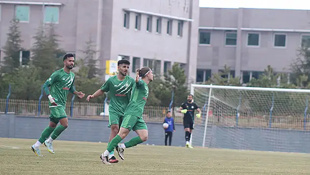 1922 Konya'da yüzler gülüyor
