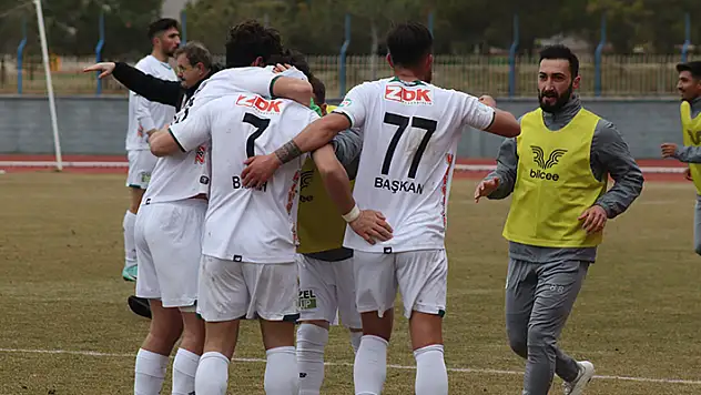 1922 Konyaspor çıkışa geçti!
