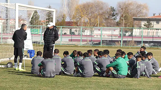 1922 Konyaspor'da hangi bölgelere takviye yapılacak?
