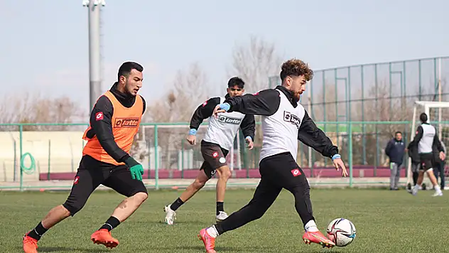 1922 Konyaspor fırsat tepti!