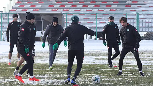 1922 Konyaspor izine ayrıldı 

