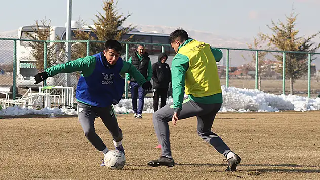 1922 KONYASPOR İZİNLİ!

