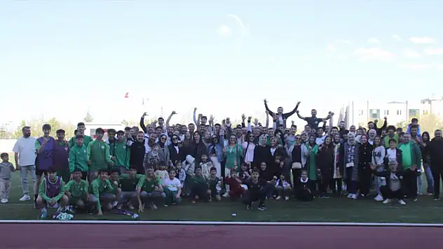 1922 Konyaspor ligde kalmayı oyun havası ile kutladı
