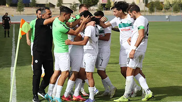 1922 Konyaspor nefeslendi
