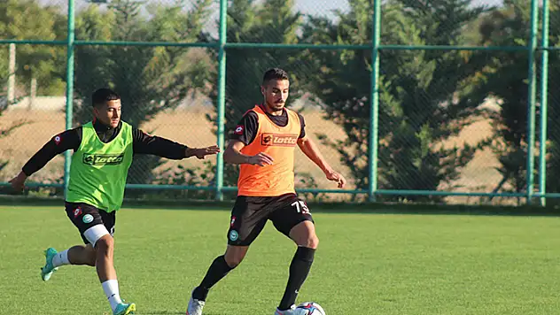 1922 Konyaspor taktik çalışıyor 