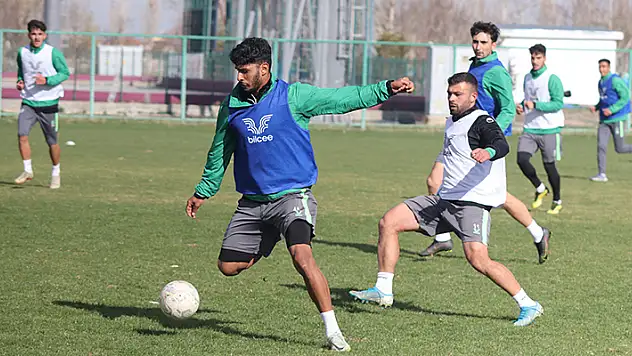 1922 Konyaspor taktik deniyor
