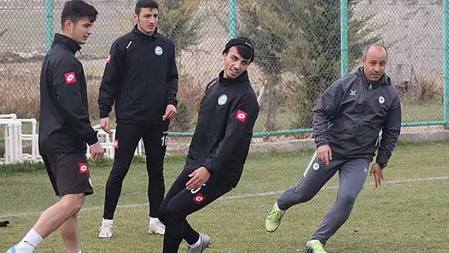 1922 Konyaspor topbaşı yapıyor 