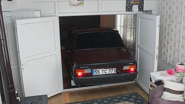 1999 model Toros'unu evinin odasında saklıyor