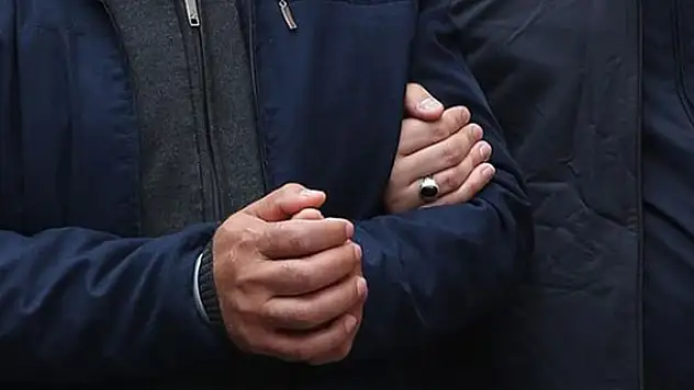 2 Bakanlıkta FETÖ operasyonu