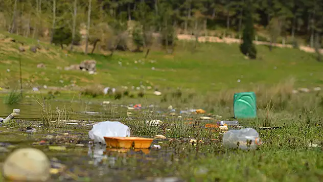 2 bin 160 hektarlık tarım arazisinin sulandığı Demirtaş Barajı, piknikçilerin atıklarıyla çöplüğe döndü
