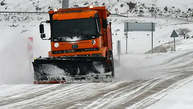 2 ilde yoğun kar: 102 yol ulaşıma kapandı
