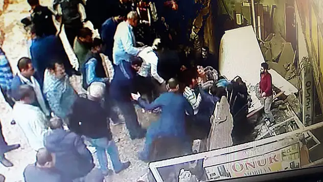 2 kadının yaralandığı tavanın çökme görüntüleri ortaya çıktı