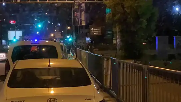 2 kardeş kavgayı ayıran 3 kişiyi bıçakladı
