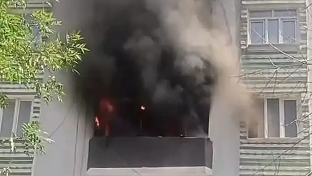 2'nci kattaki dairede çıkan yangında 5 kişi dumandan etkilendi
