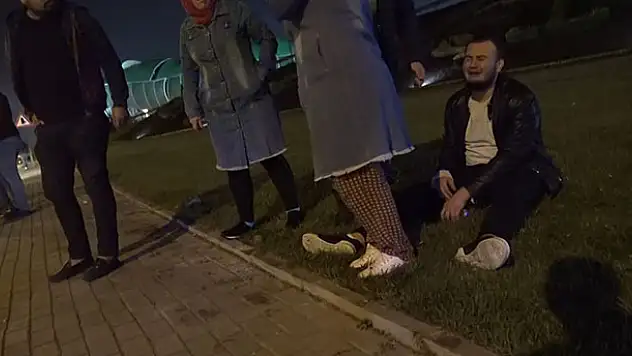 20 takla atan aracın içinden burnu kanamadan çıktı, hurdaya dönen aracı için hüngür hüngür ağladı
