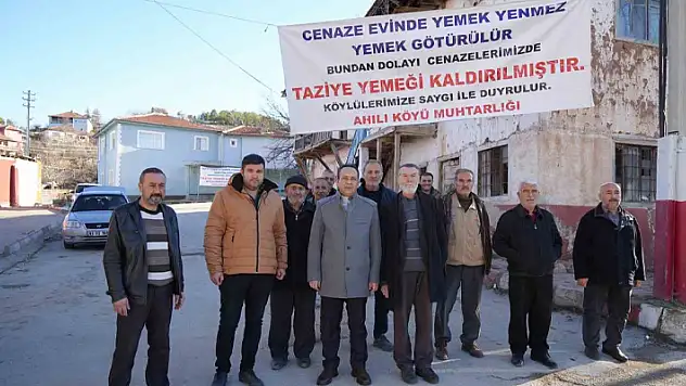 20 yıldır sürüyordu, pankartla duyurdular: Bu köyde taziye yemeği kaldırıldı
