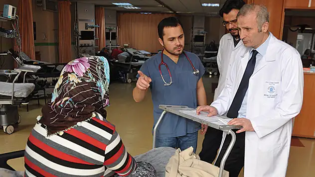 200 doktor adayından 1'i acil tıp uzmanı olmak istiyor