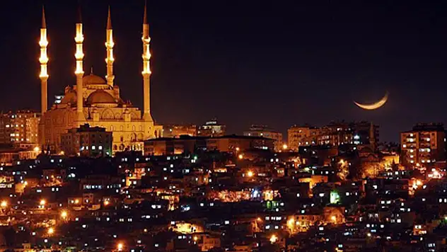 2017 Regaib Kandili ne zaman? Regaib Gecesi'nde hangi ibadetler yapılır? 2017 Üç Aylar ve dini günler takvimi
