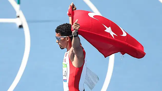 2020 Tokyo Olimpiyat Oyunları'nda milli atlet Yasmani Capello yarı finale yükseldi
