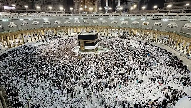2023 yılının ilk yurt dışı hacı kafilesi Suudi Arabistan'a ulaştı
