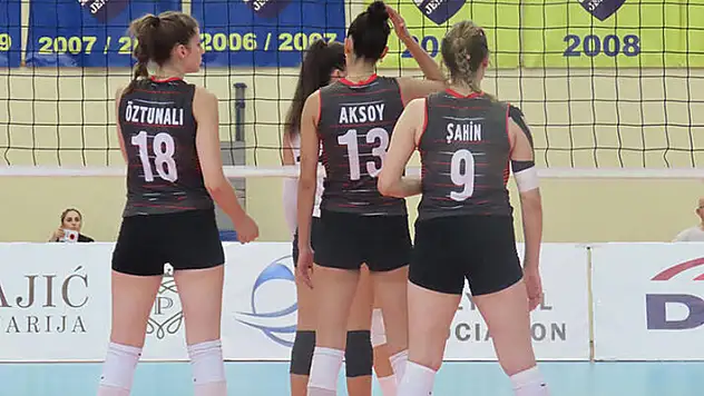 21 Yaş Altı Kadın Voleybol Milli Takımı, Arnavutluk'u 3-0 mağlup etti
