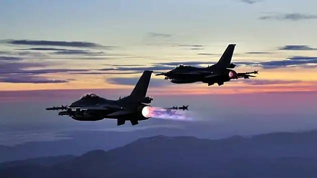 22 savaş uçağı PKK'ya bomba yağdırdı!