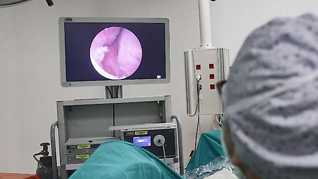 22 yıllık doktor ilk kez şahit oldu: Kapalı yöntemle 350 gram prostat çıkarıldı
