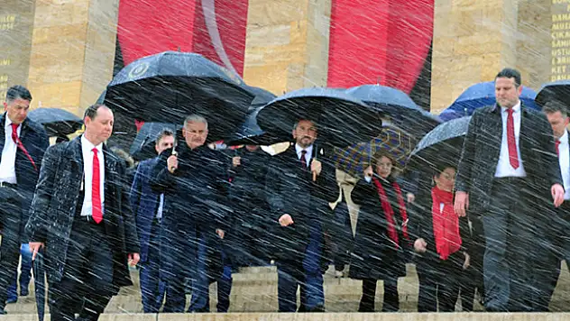 23 Nisan'ın ilk töreni Anıtkabir'de gerçekleştirildi