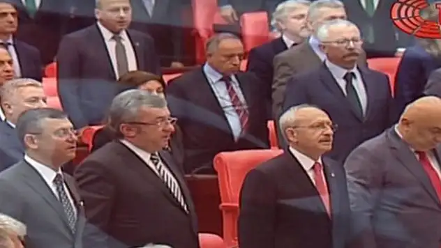 23 Nisan özel oturumunda HDP'liler İstiklal Marşı okumadı