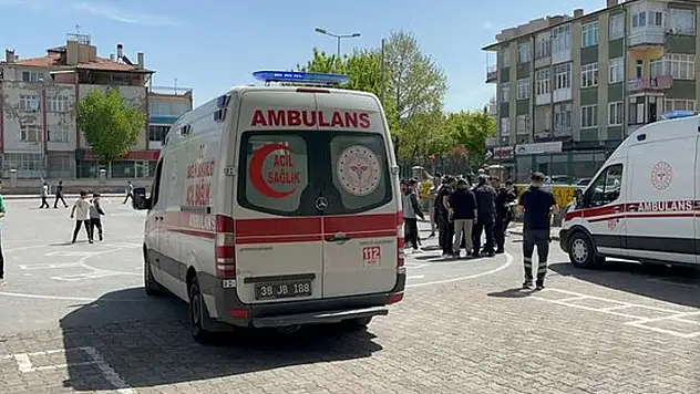 24 öğrenci köfte ekmek yedi! Hastaneye kaldırıldı!
