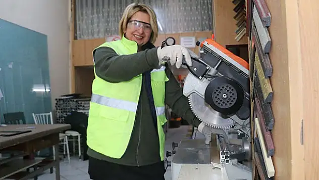 25 Yıl Önce Eşine Yardım İçin Gittiği İş Yerinde Patron Oldu