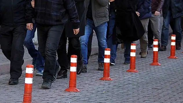 27 asker hakkında FETÖ'den gözaltı kararı