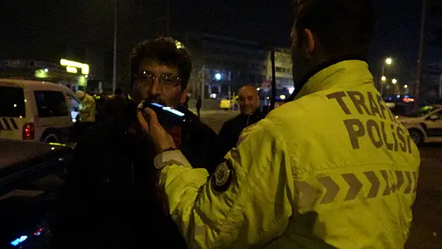 2.96 promil alkollü çıkan sürücüden polise: 'Bu kadar heyecan yapmaya gerek yok'
