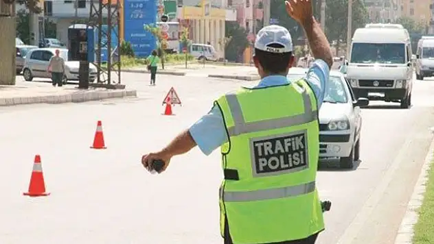 3 bin trafik polisi sokağa iniyor