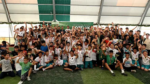 3. Geleneksel Karatay Yaz Kuran Kursları Arası Dostluk Ve Kardeşlik Futbol Turnuvası sona erdi