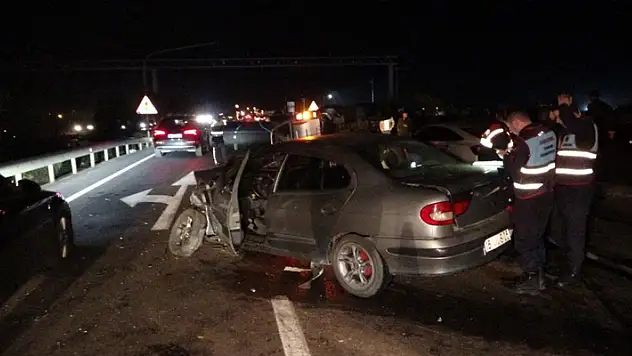 3 otomobilli zincirleme kazada 2 sürücü alkollü çıktı

