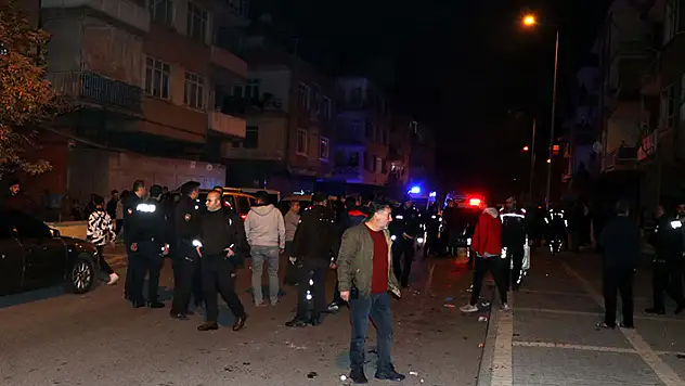 3 polis ve 1 bekçiyi bıçakla yaralayan bipolar hastasının öldürülmesinde 3 polisin beraatı istendi
