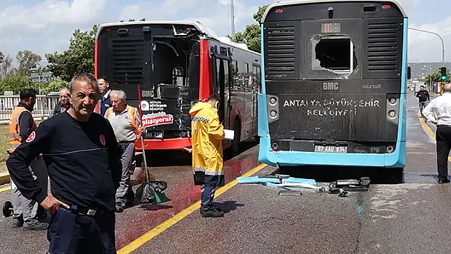 3'ü halk otobüsü, 7 aracın karıştığı kazada 8 yaralı
