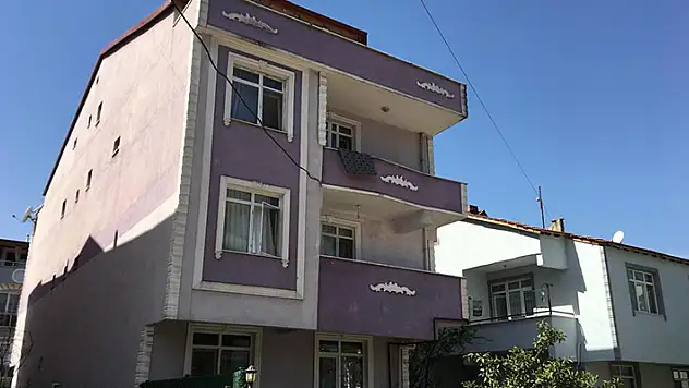 3'üncü katın balkonundan düşen çocuk yaralandı
