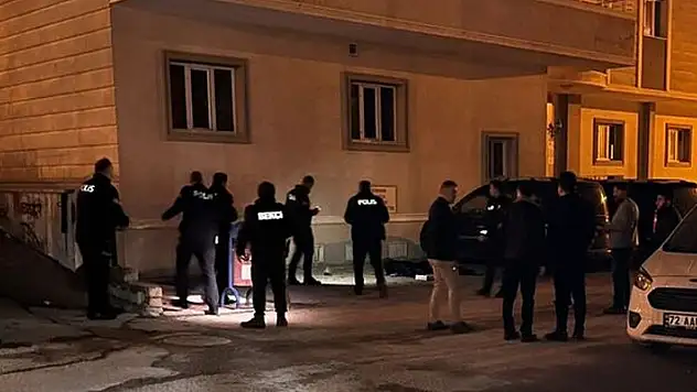31 yaşındaki genç kadına sokak ortasında silahlı saldırı
