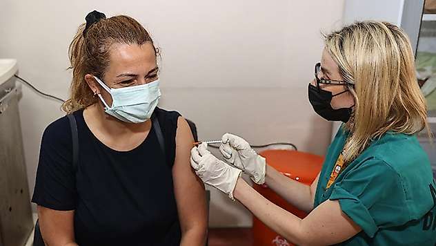35 yaş ve üzeri vatandaşlar Kovid-19'a karşı aşılanıyor
