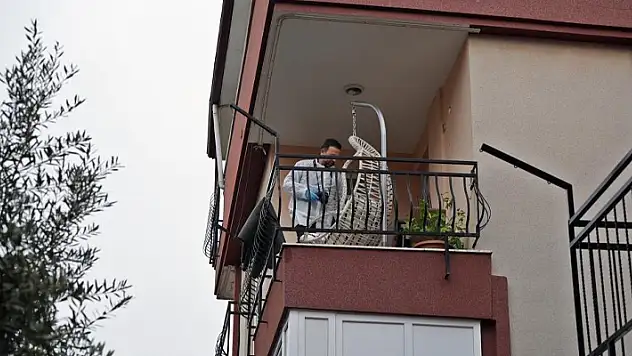 37 yaşındaki adam balkonda kanlar içerisinde ölü bulundu
