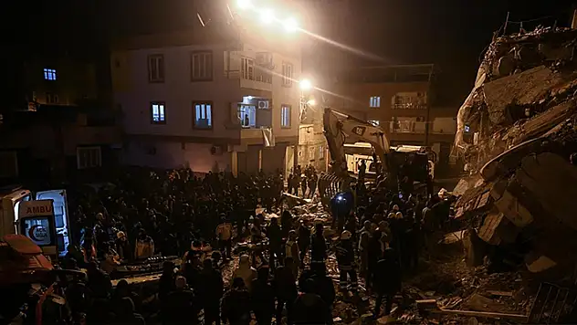 38 kişinin hayatını kaybettiği bina projesiz, ruhsatsız ve denetimsiz inşa edilmiş
