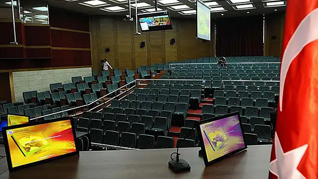 4 akademisyen hakkında tahliye kararı